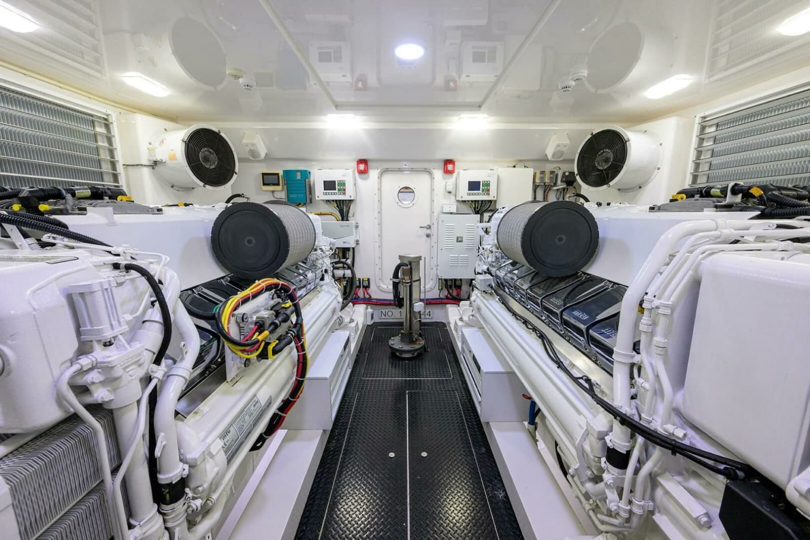 2020 Viking 92 Enclosed Bridge - Photo 45