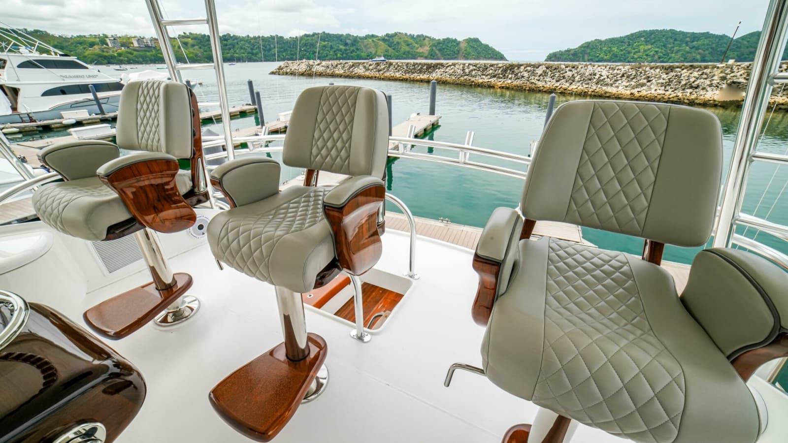 2023 Viking 72 Convertible - Photo 24