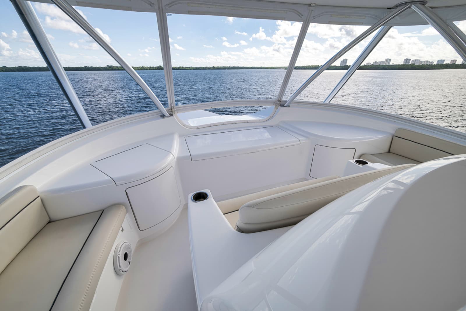 2020 Viking 68 Convertible - Photo 36