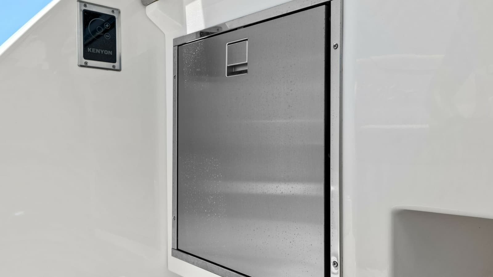 2025 Regal 38 XO - Photo 11