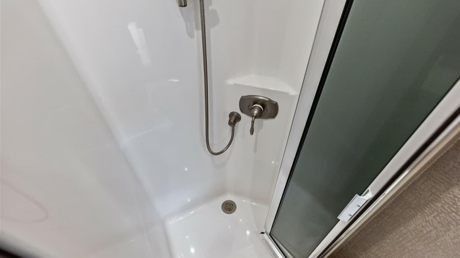 2018 Viking 62 Convertible - Photo 29