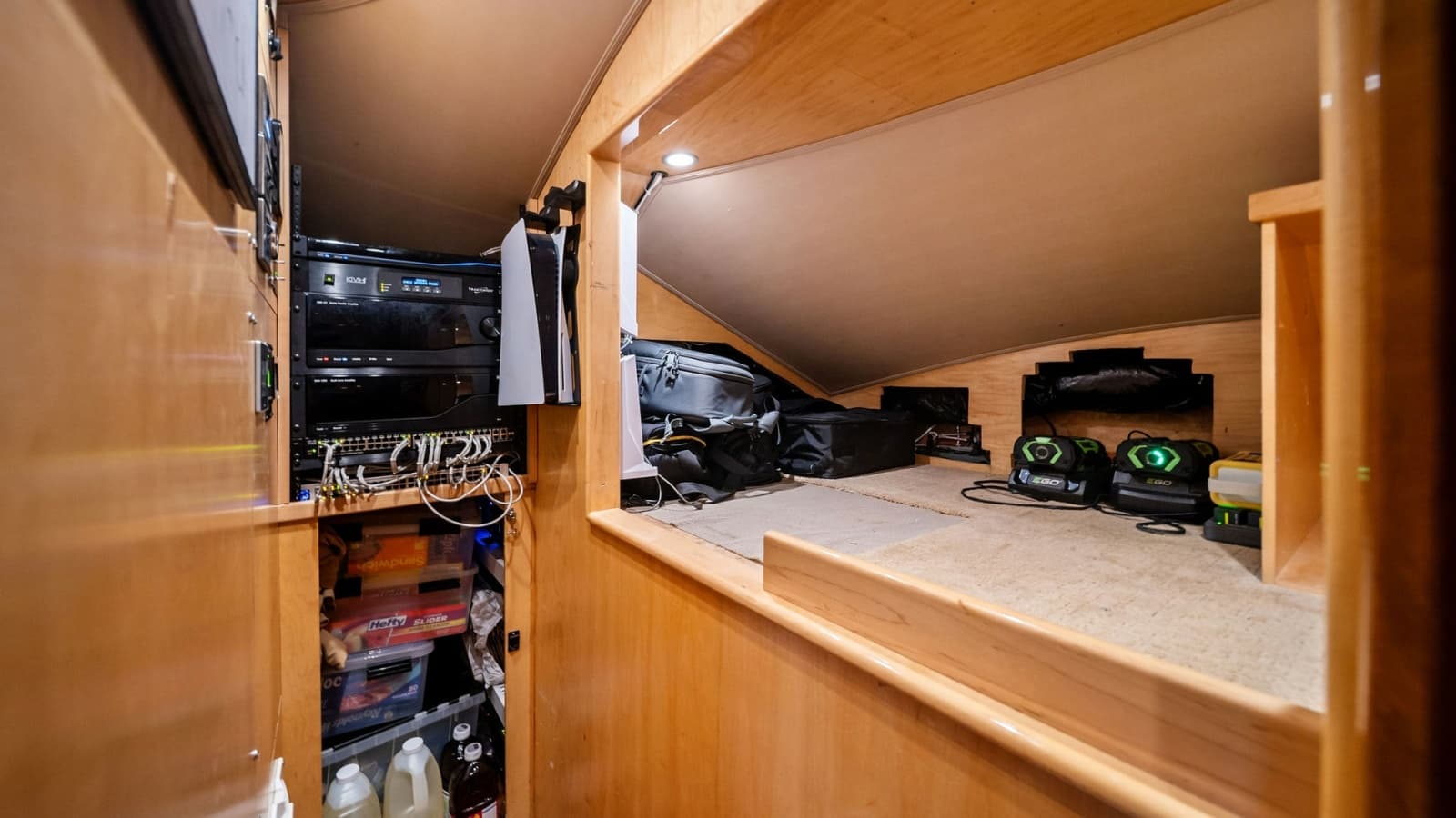 2015 Viking 70 Convertible  - Photo 19