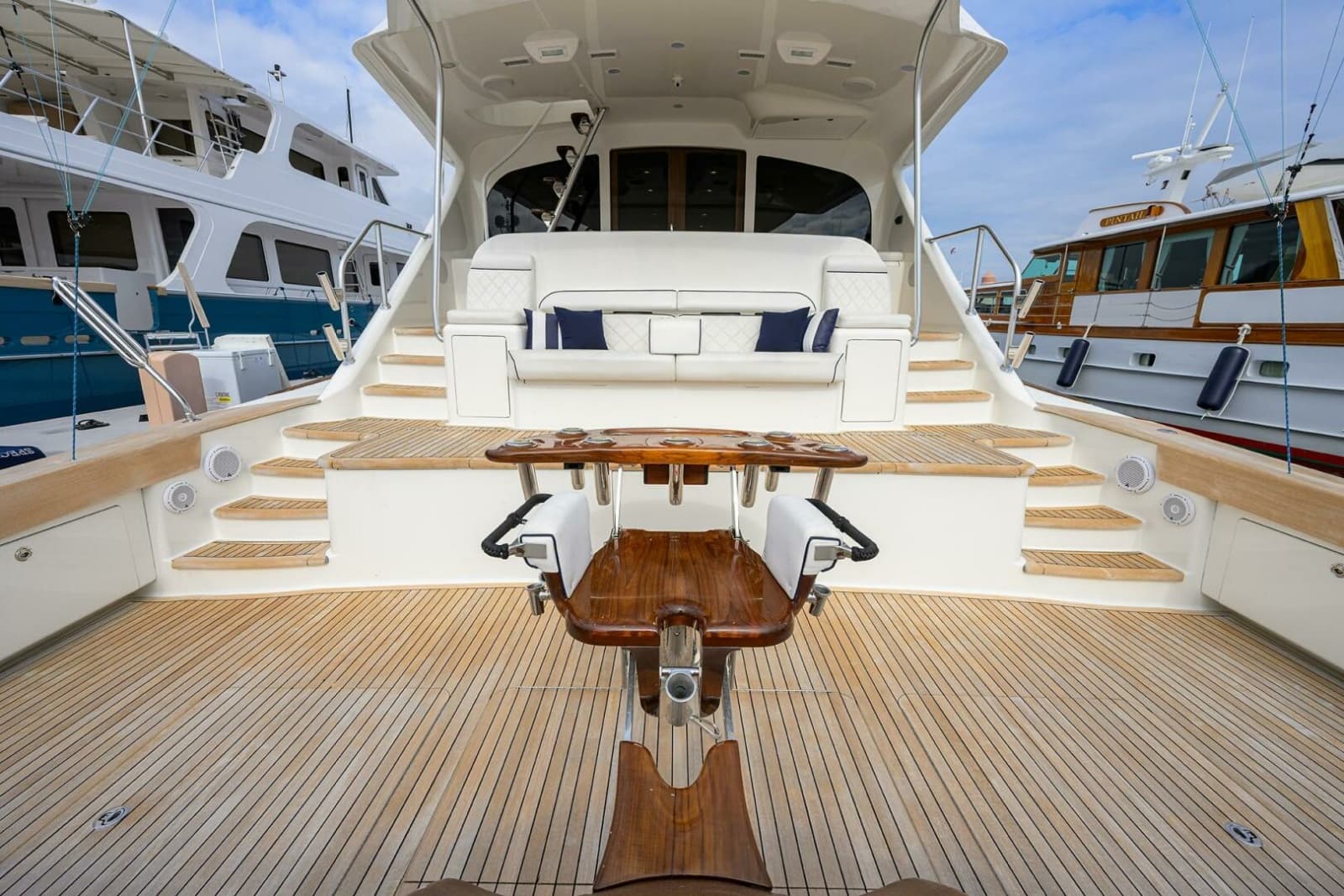 2017 Viking 92 Enclosed Bridge - Photo 26