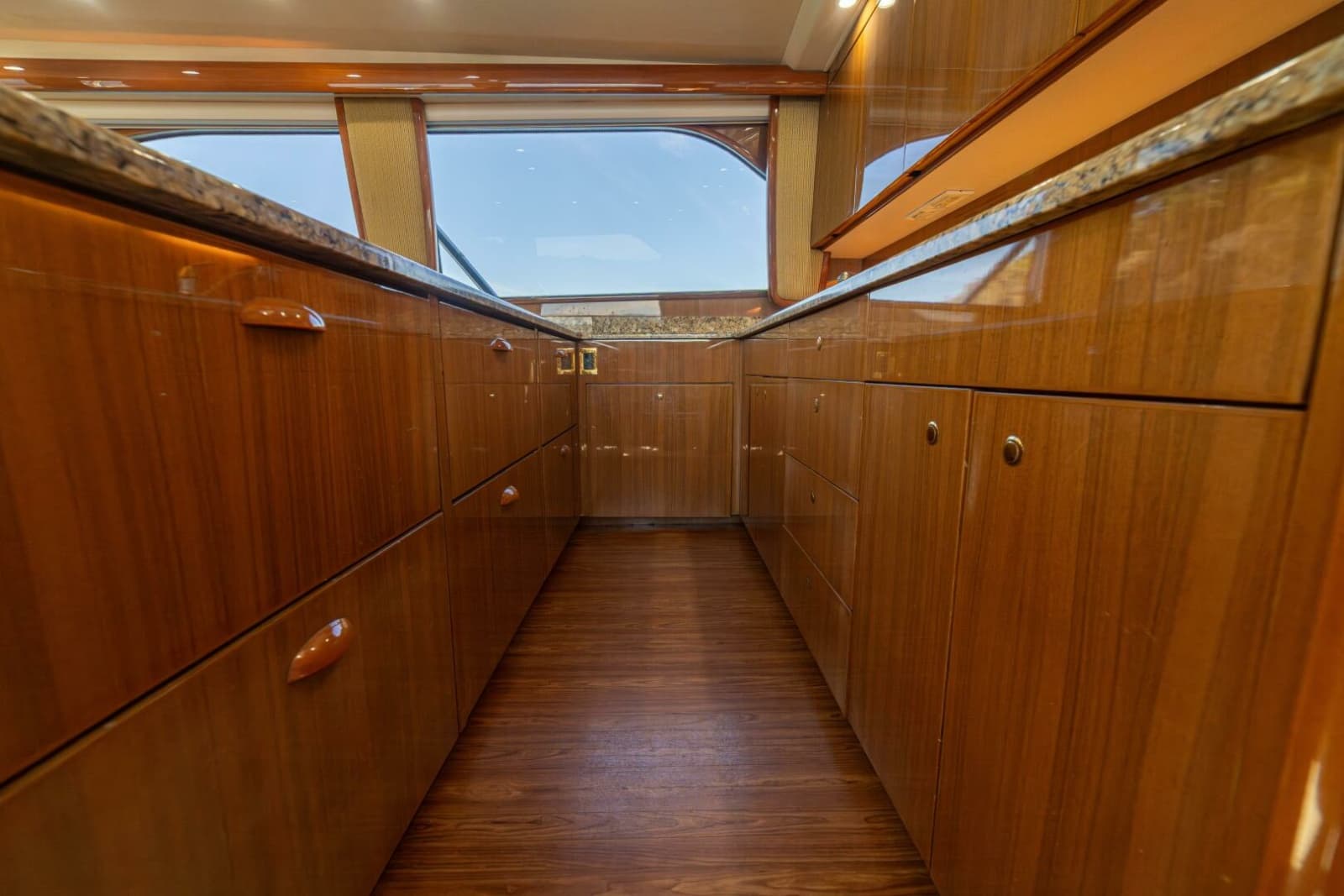 2006 Viking 56 Convertible - Photo 40