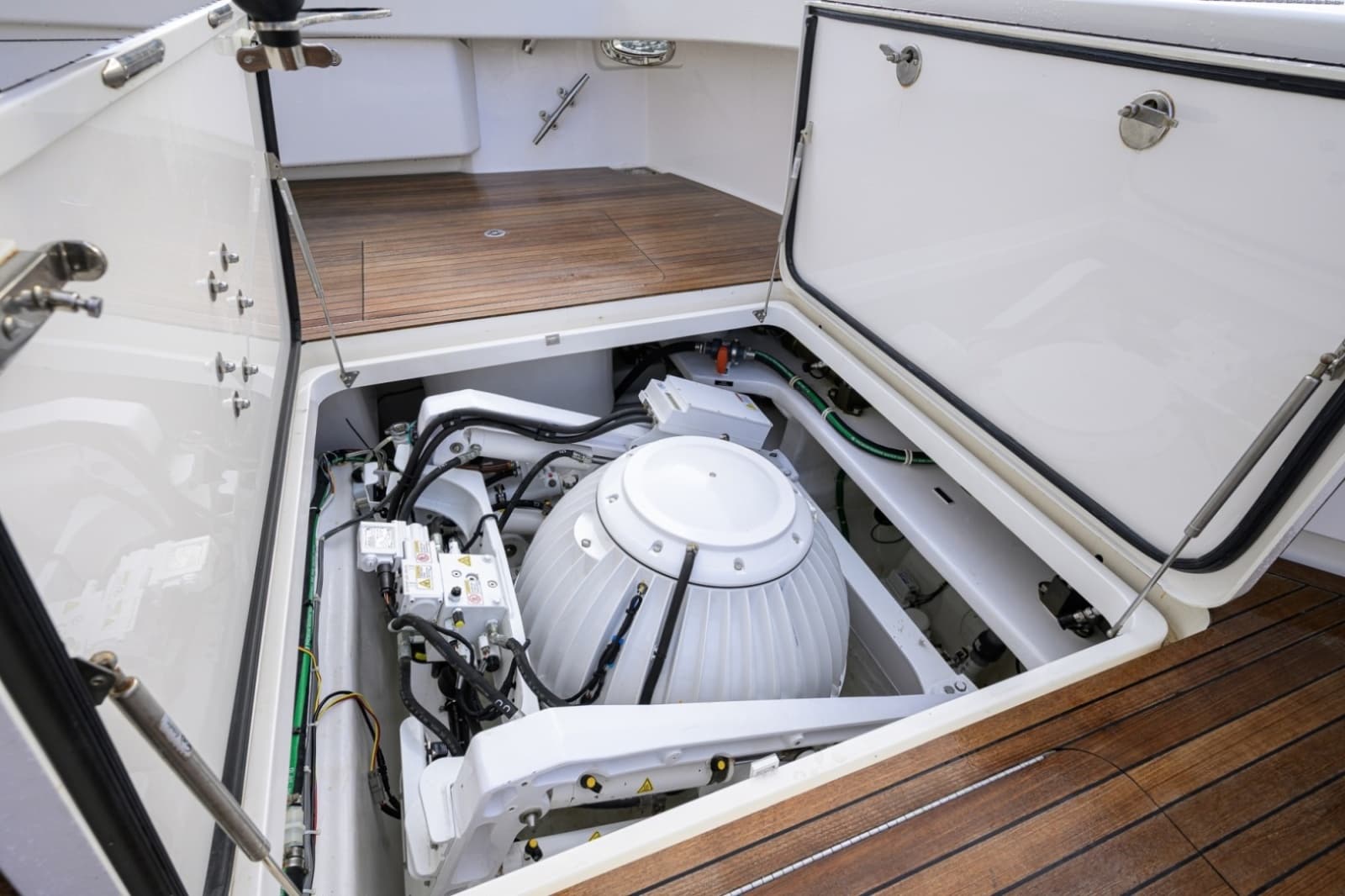 2014 Viking 70 Convertible - Photo 35