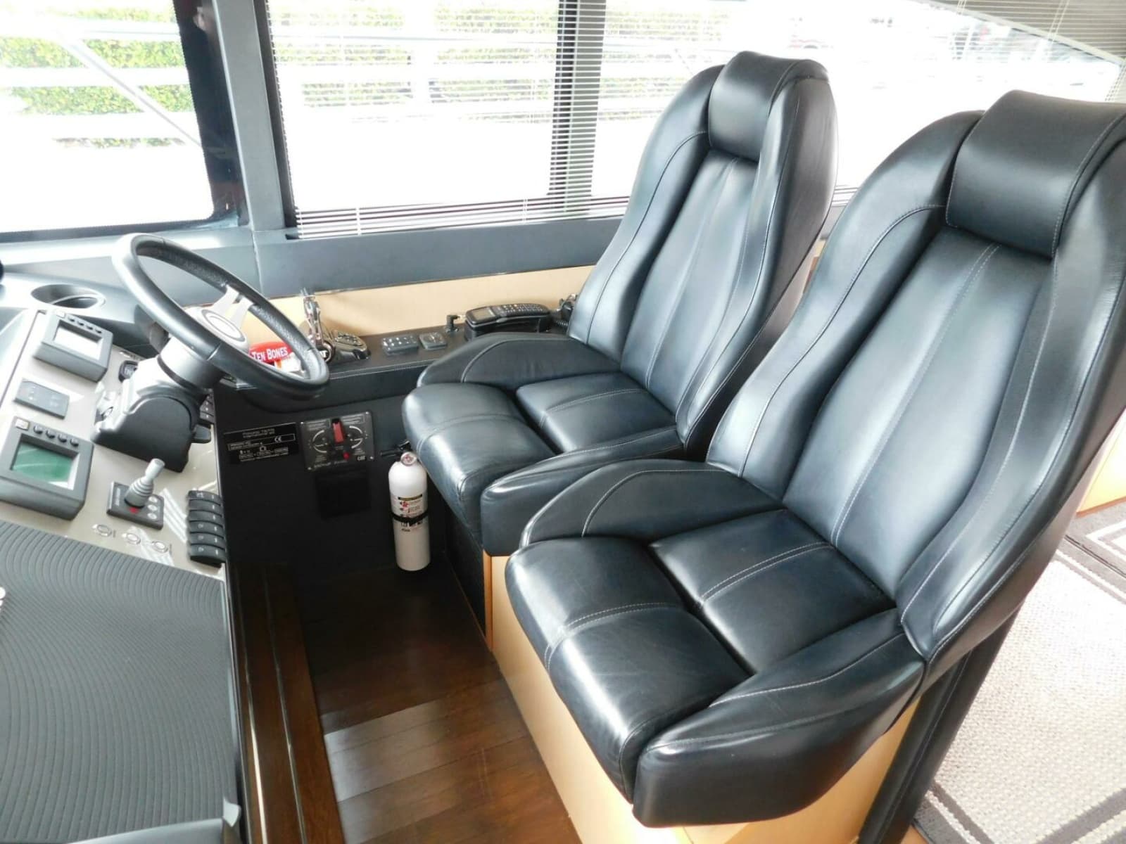 2011 Princess V52 - Photo 17