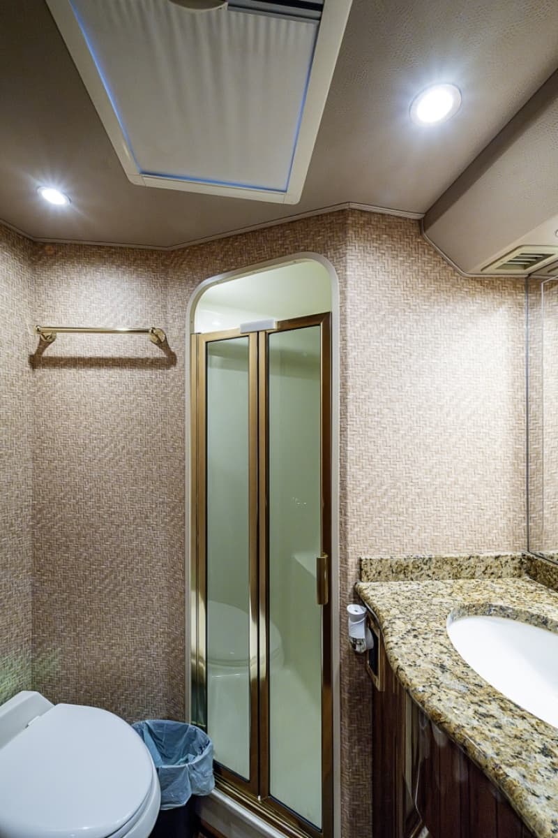 2007 Viking 64 Convertible - Photo 84