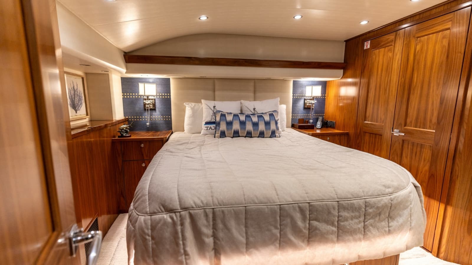 2022 Viking 68 Convertible - Photo 22