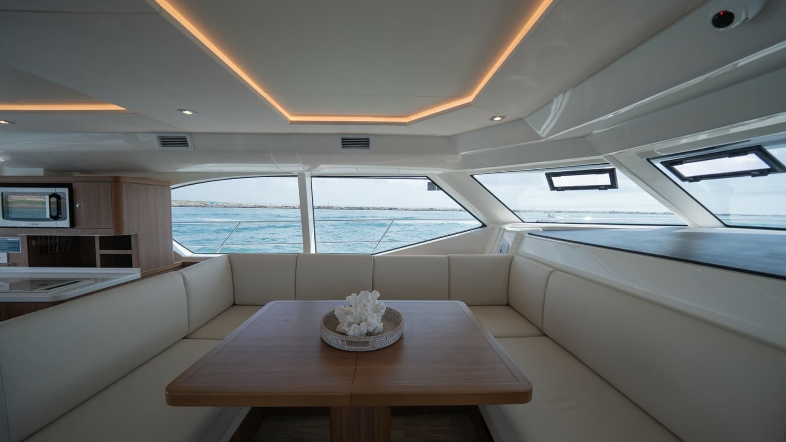 2021 Aquila 44 Motor Yacht - Photo 4