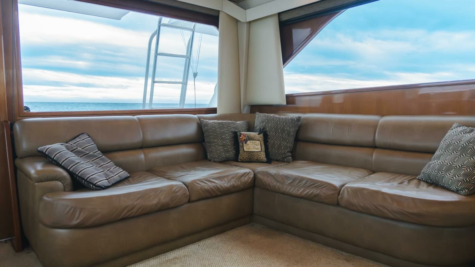 2000 Viking 55 Convertible - Photo 8