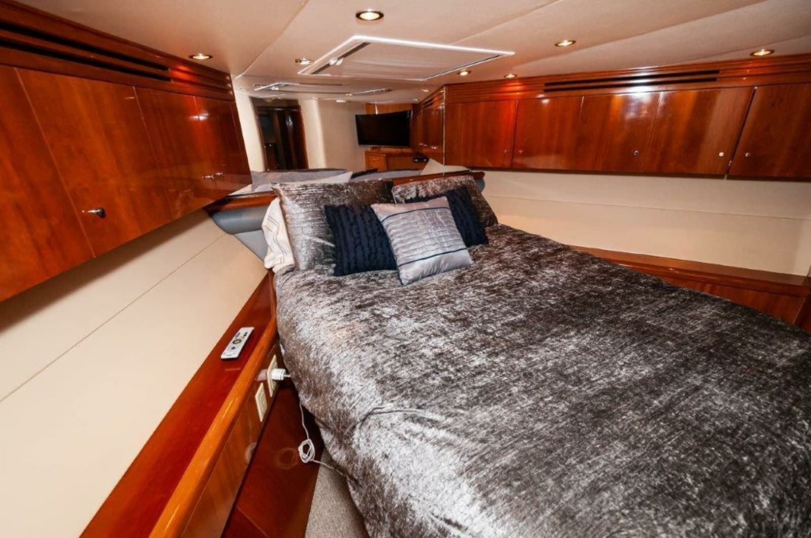 2002 Hatteras 65 Enclosed Bridge - Photo 13