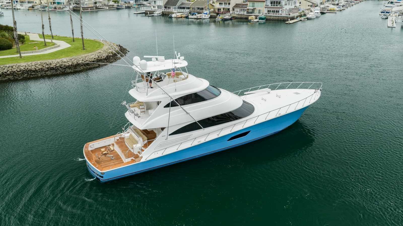 2020 Viking 92 Skybridge - Photo 76
