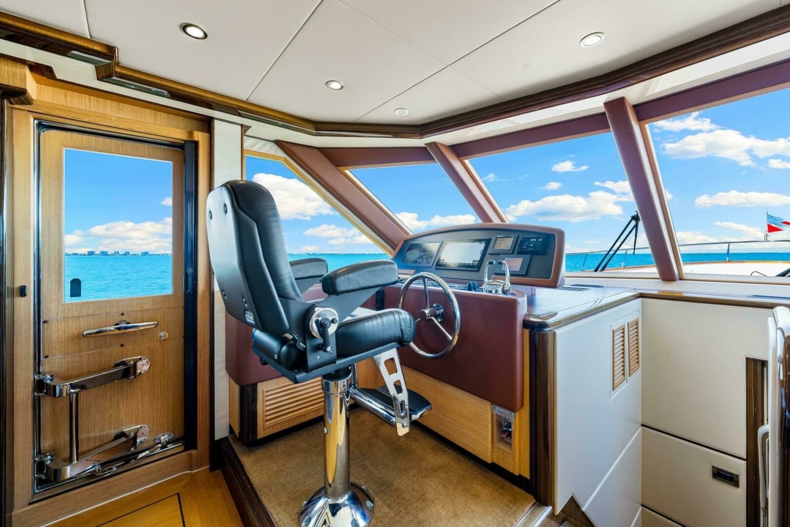 2010 Ocean Alexander 83 Motor Yacht - Photo 23