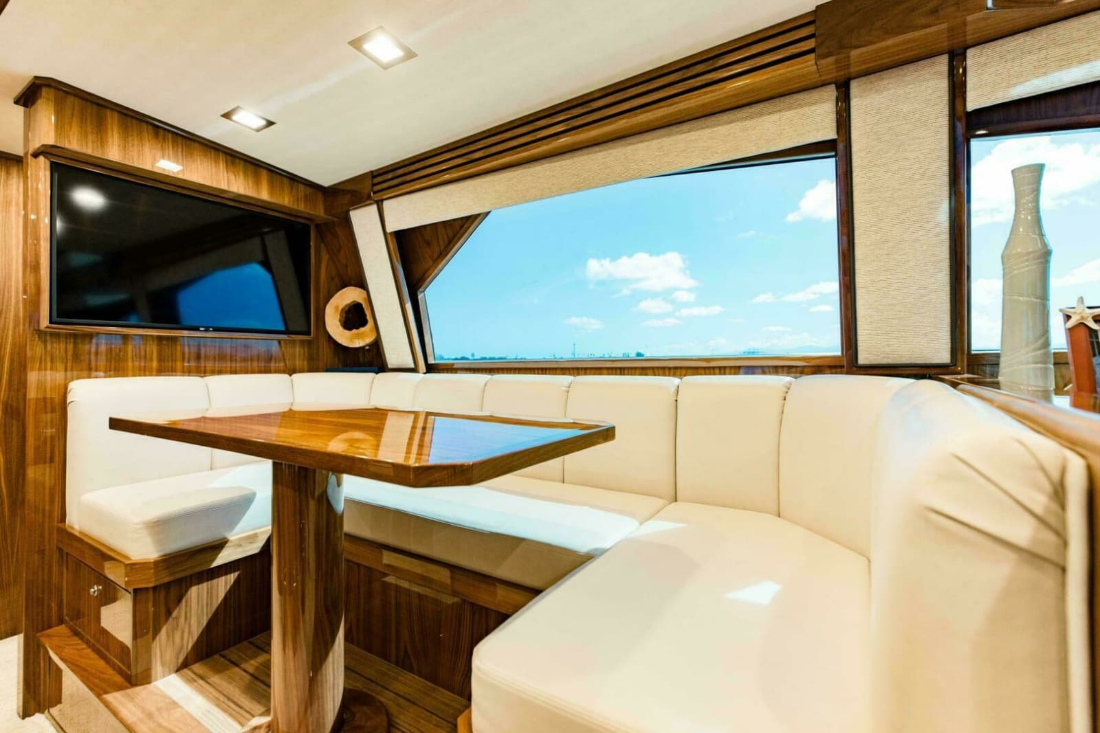 2020 Viking 72 Enclosed Bridge - Photo 7