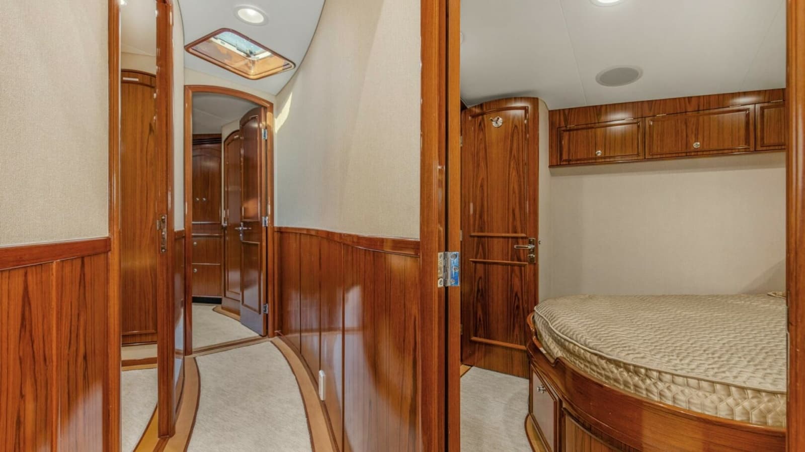 2005 Whiticar 76 Enclosed Bridge - Photo 17