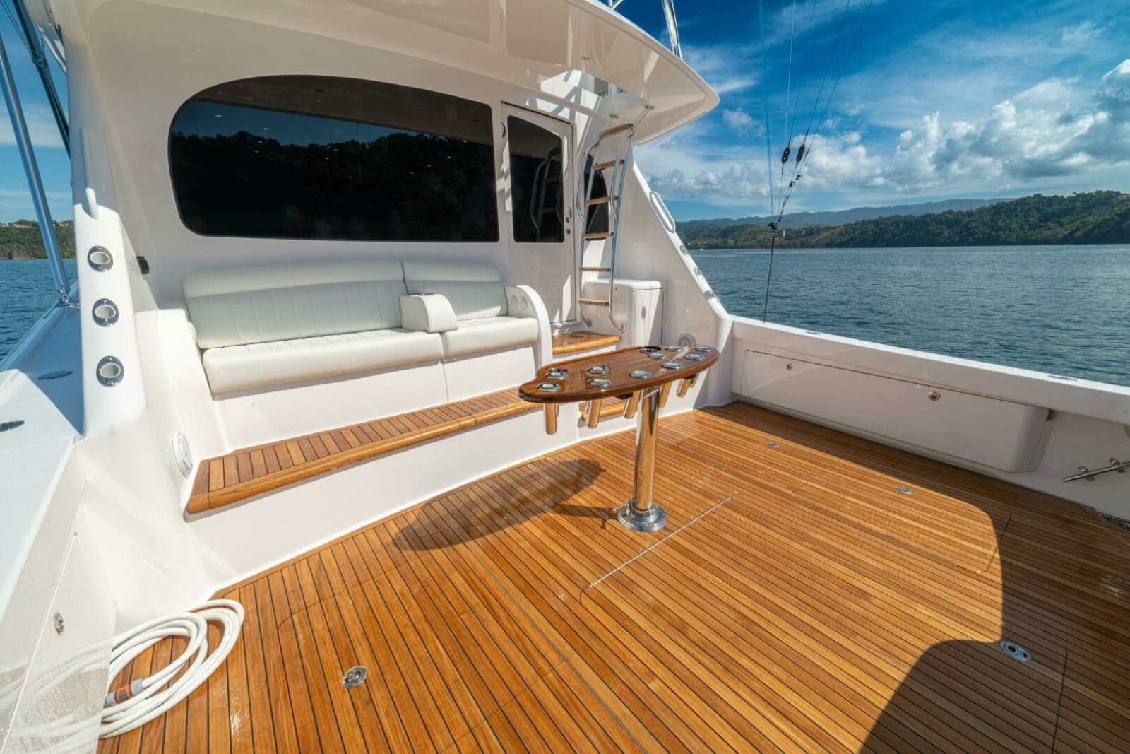 2025 Viking 58 Convertible - Photo 31