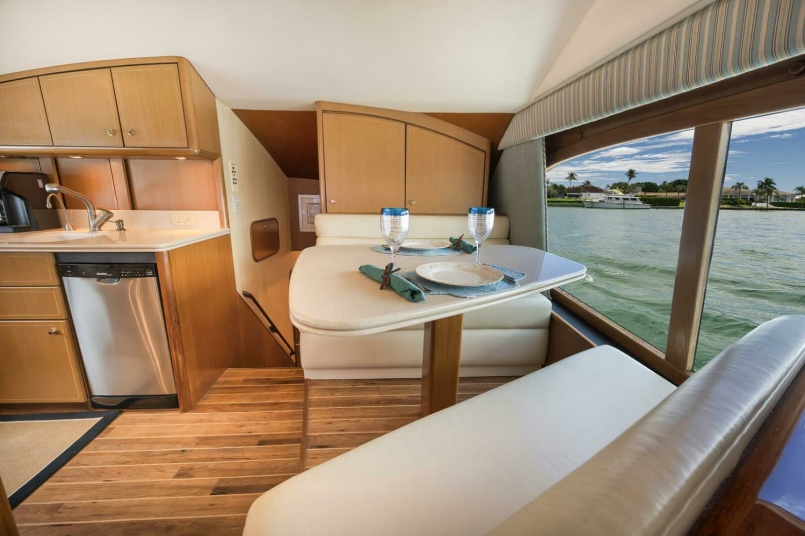 2004 Ocean Yachts 57 Enclosed Bridge Convertible - Photo 4
