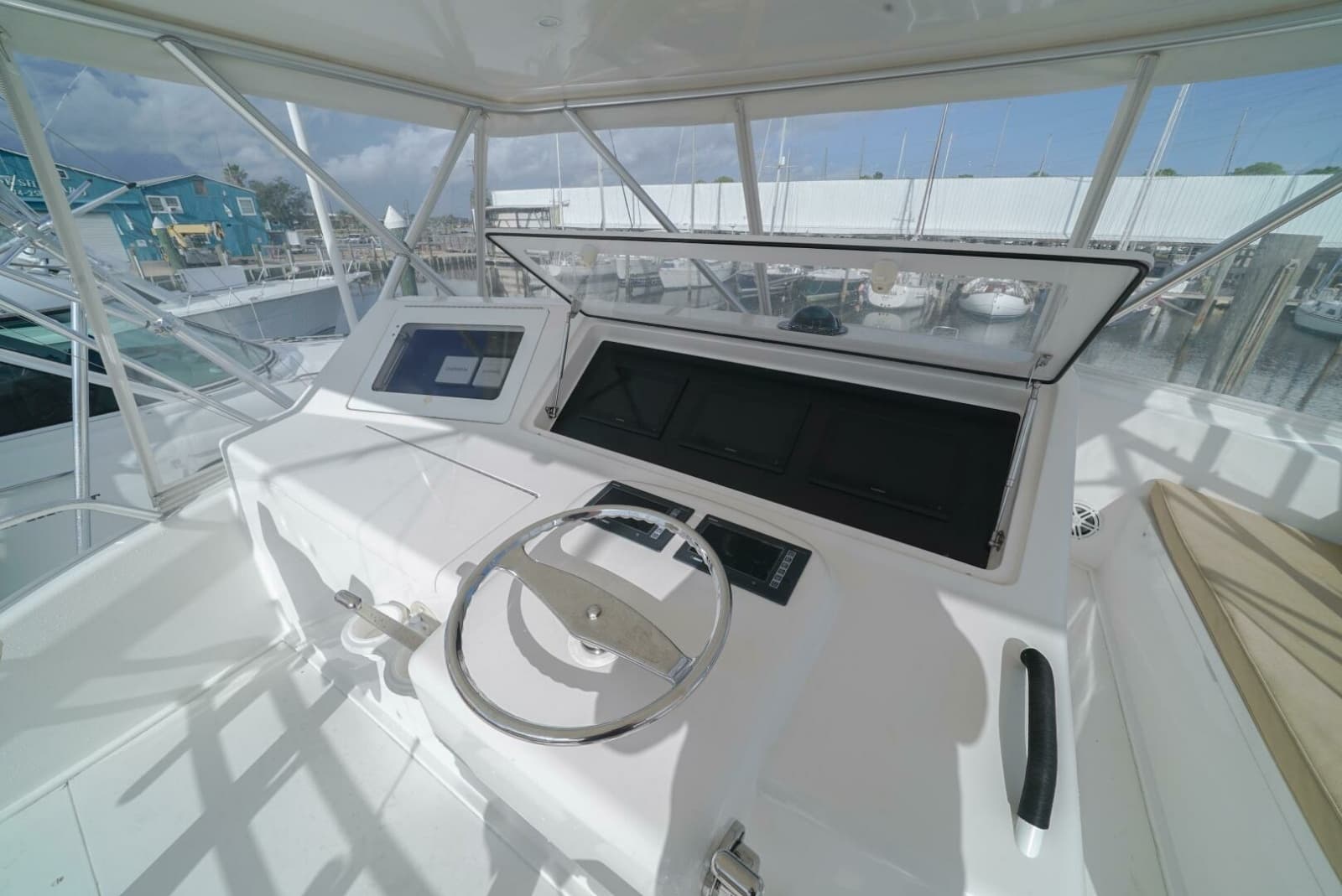 2007 Viking 45 Convertible - Photo 38