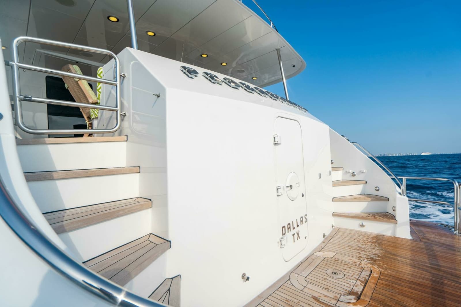 2005 Hatteras 100 Motor Yacht - Photo 38