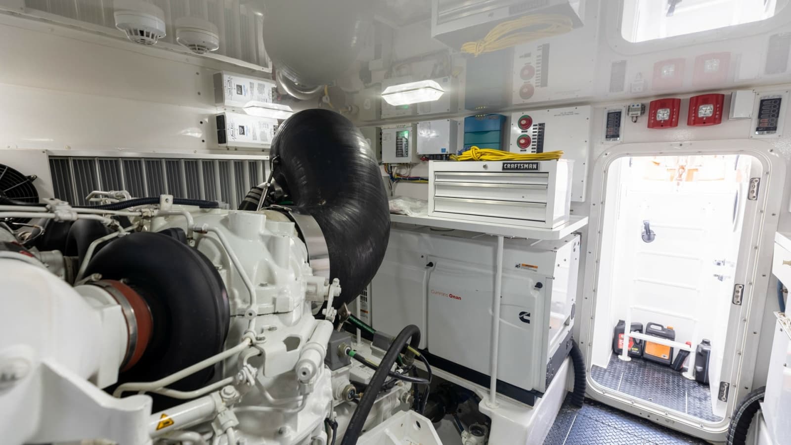 2018 Viking 72 Convertible - Photo 34