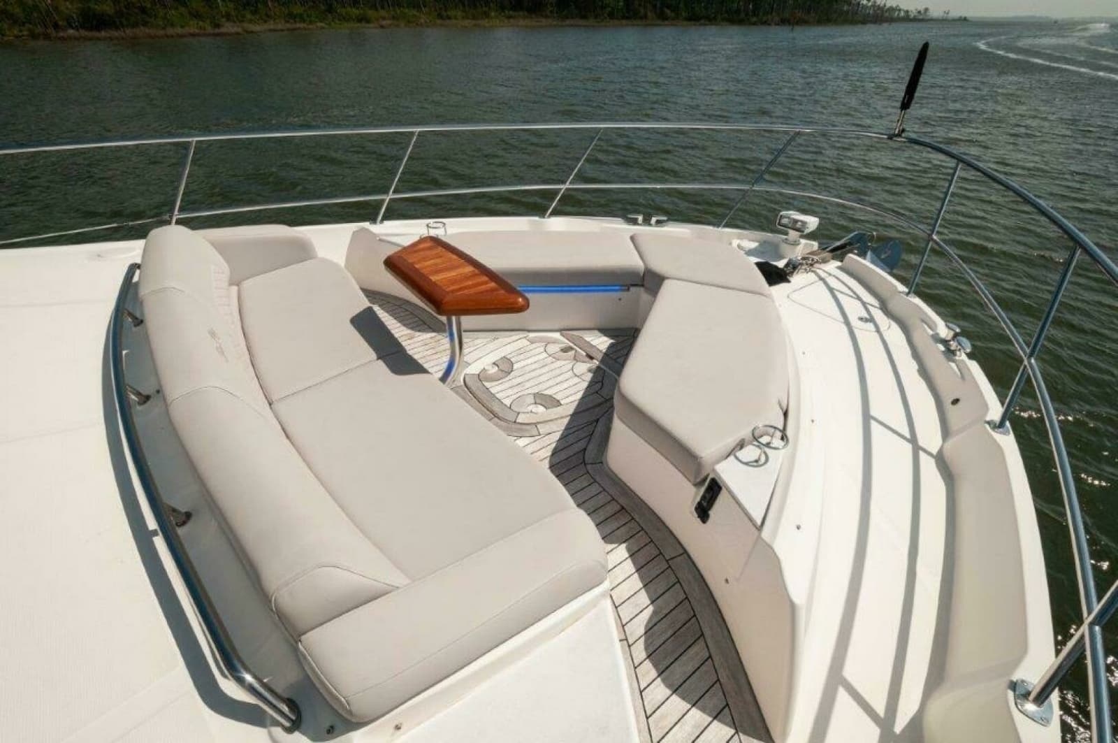 2018 Sea Ray L550 Flybridge - Photo 32