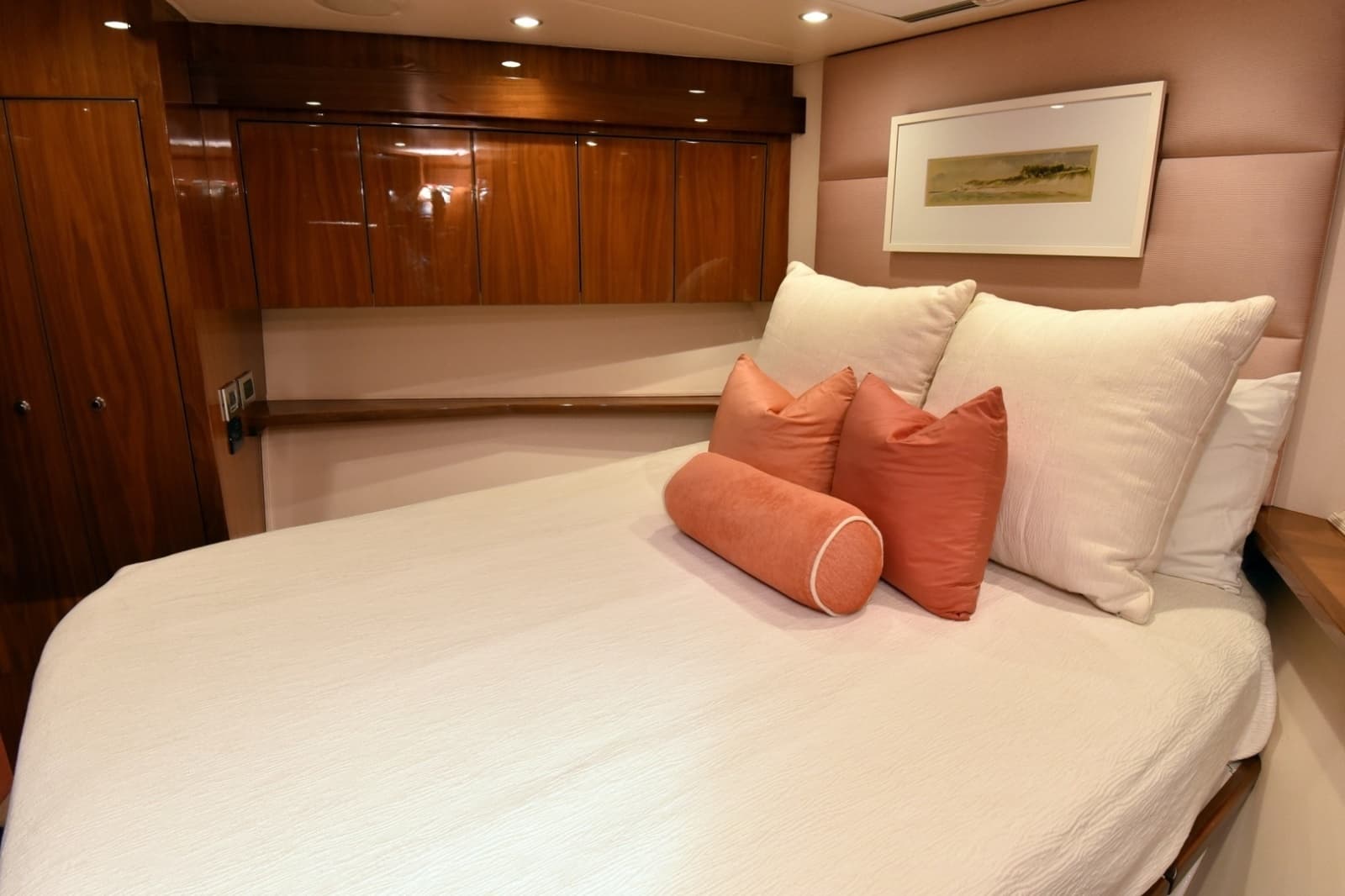 2019 Viking 80 Skybridge - Photo 83