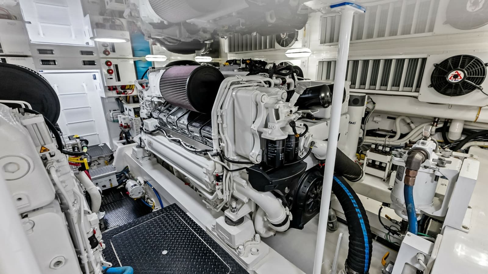 2018 Viking 62 Convertible - Photo 67