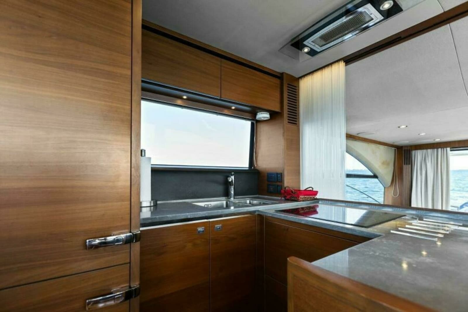 2016 Princess 60 Flybridge - Photo 15