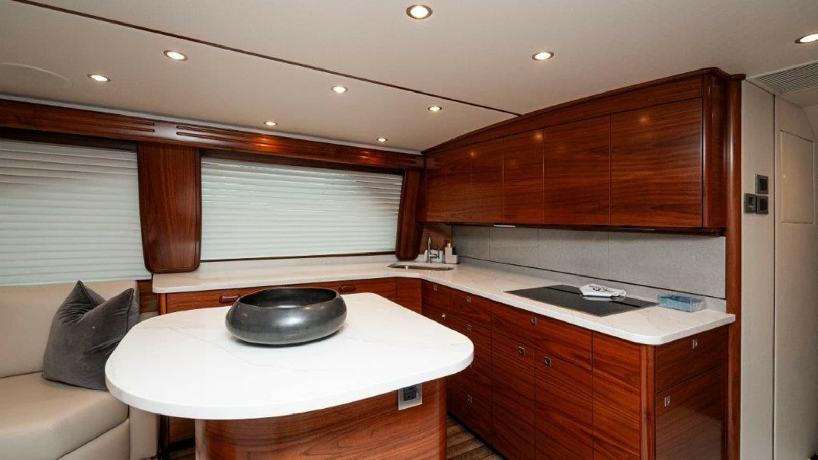 2025 Viking 58 Convertible - Photo 13