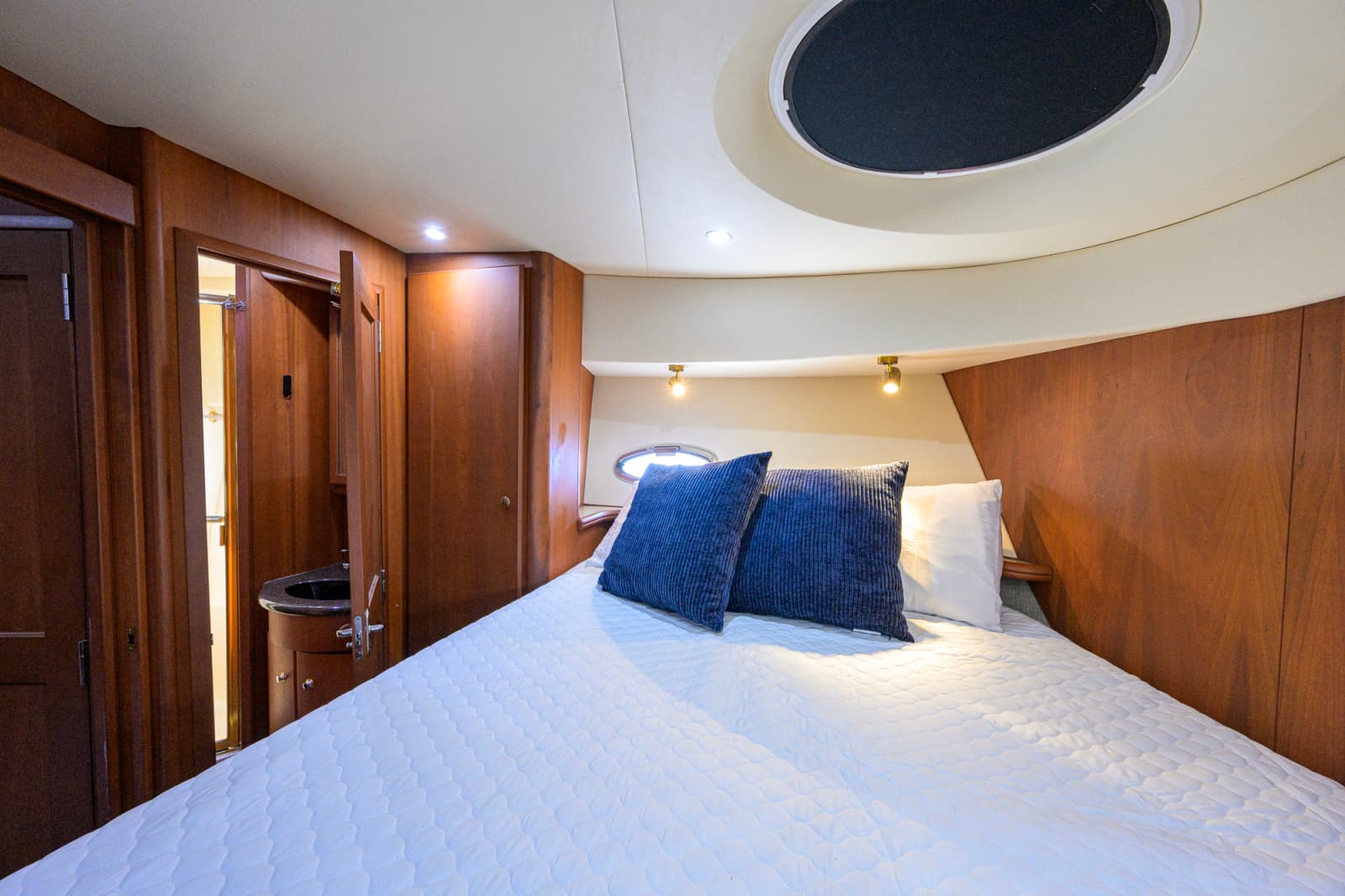 2005 Silverton 39 Motor Yacht - Photo 47