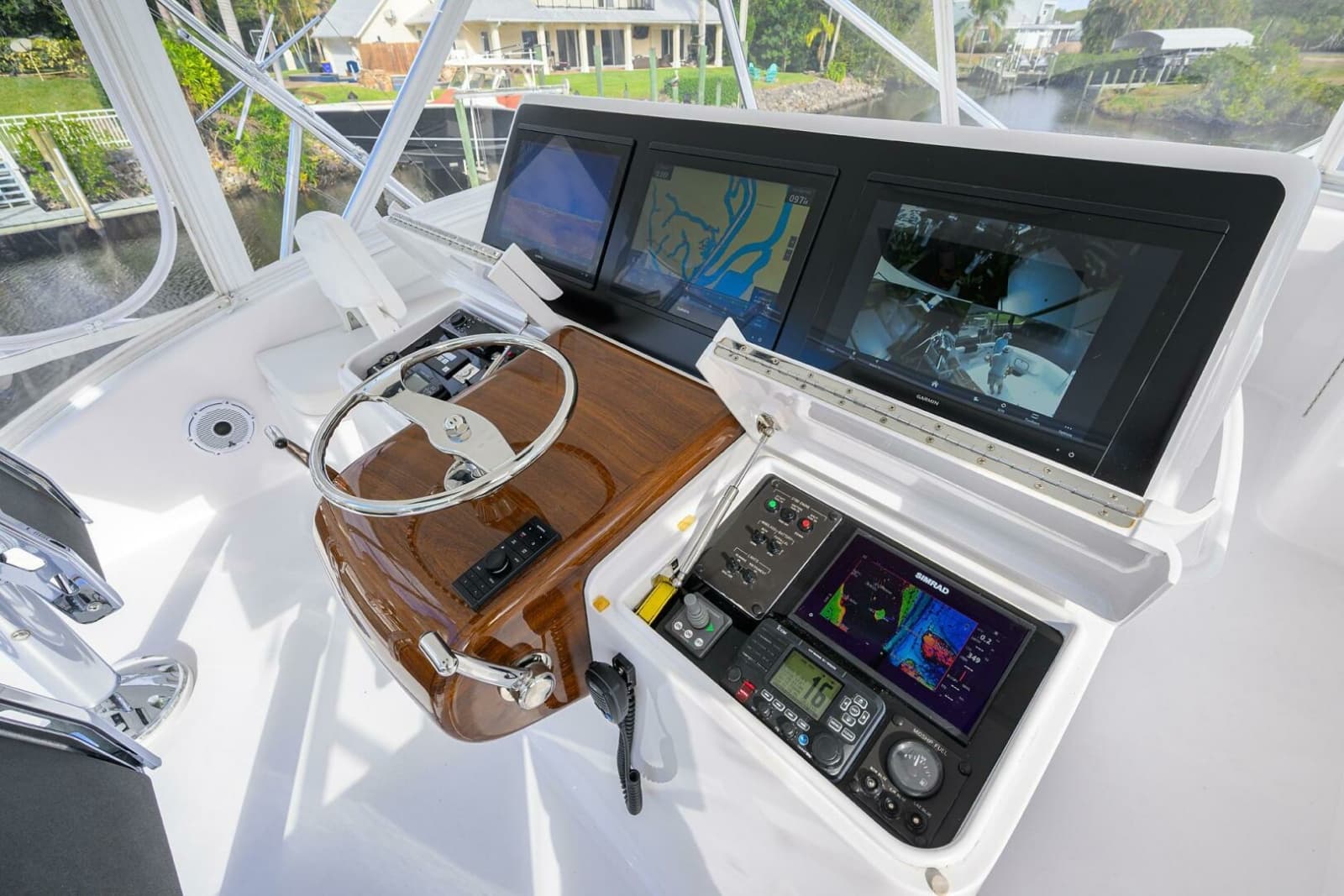 2013 Hatteras GT63 - Photo 25