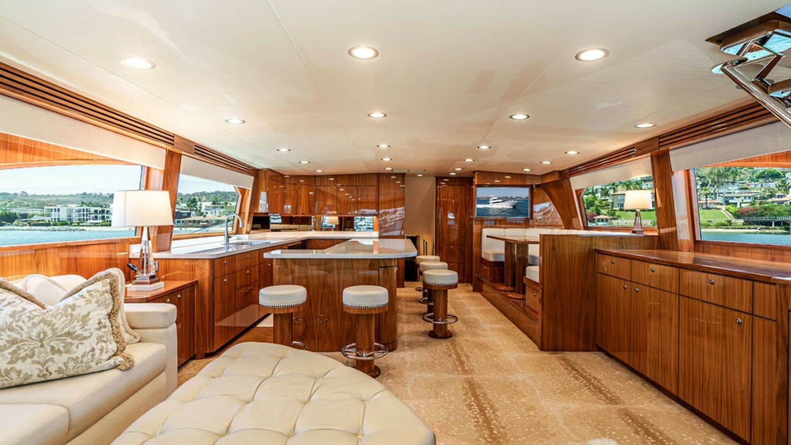 2019 Viking 80 Skybridge - Photo 2