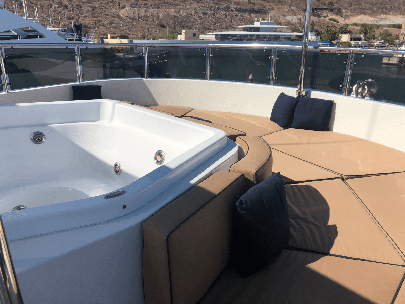 2004 Benetti Cockpit - Photo 3