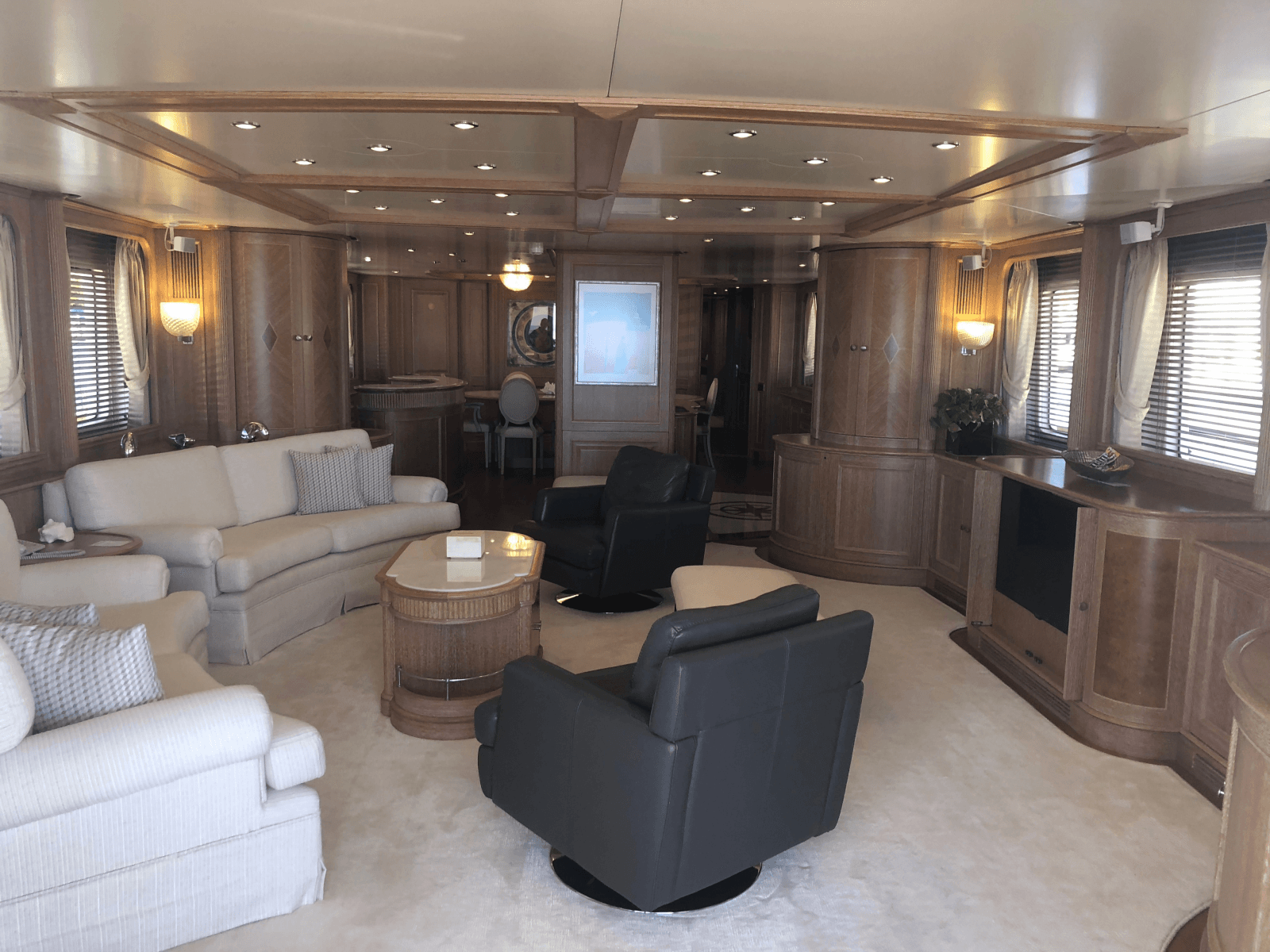 2004 Benetti Cockpit - Photo 6