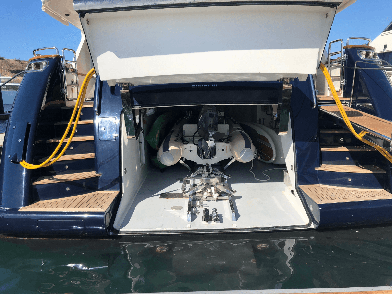 2004 Benetti Cockpit - Photo 1