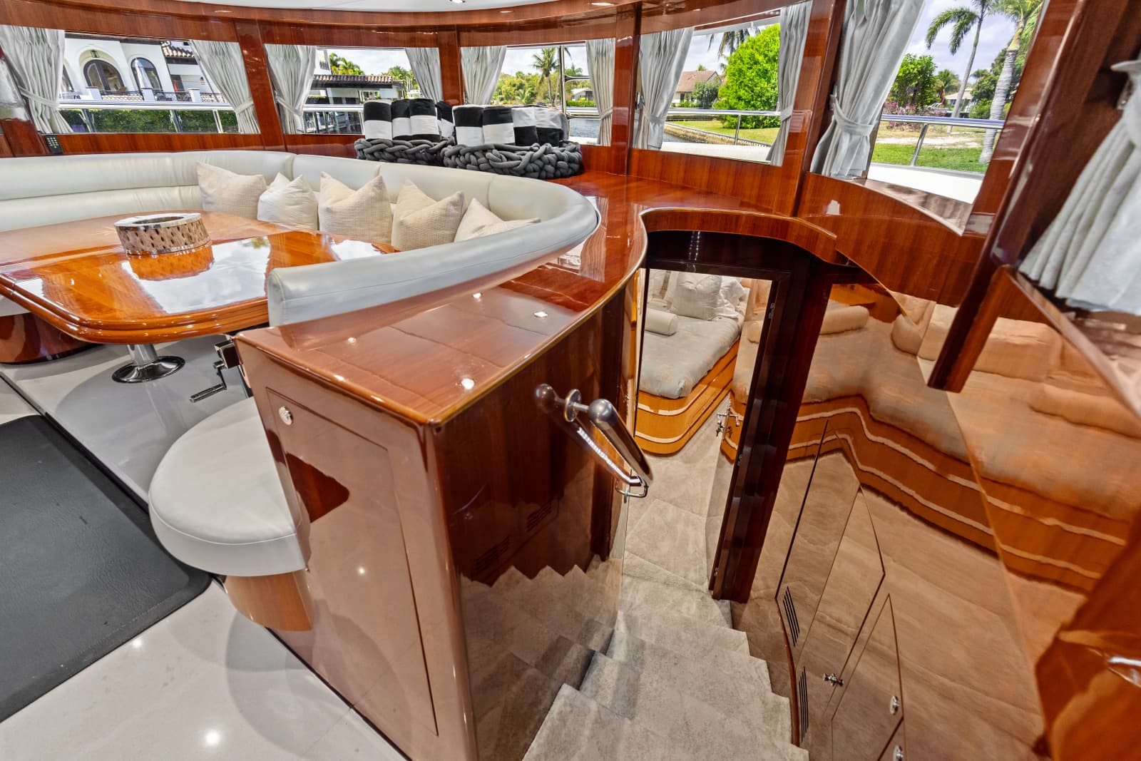 2005 Johnson 87' Motor Yacht - Photo 59