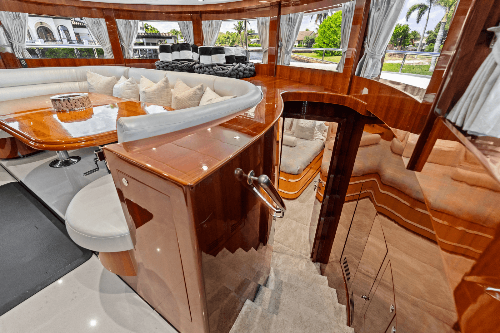 2005 Johnson 87' Motor Yacht - Photo 59
