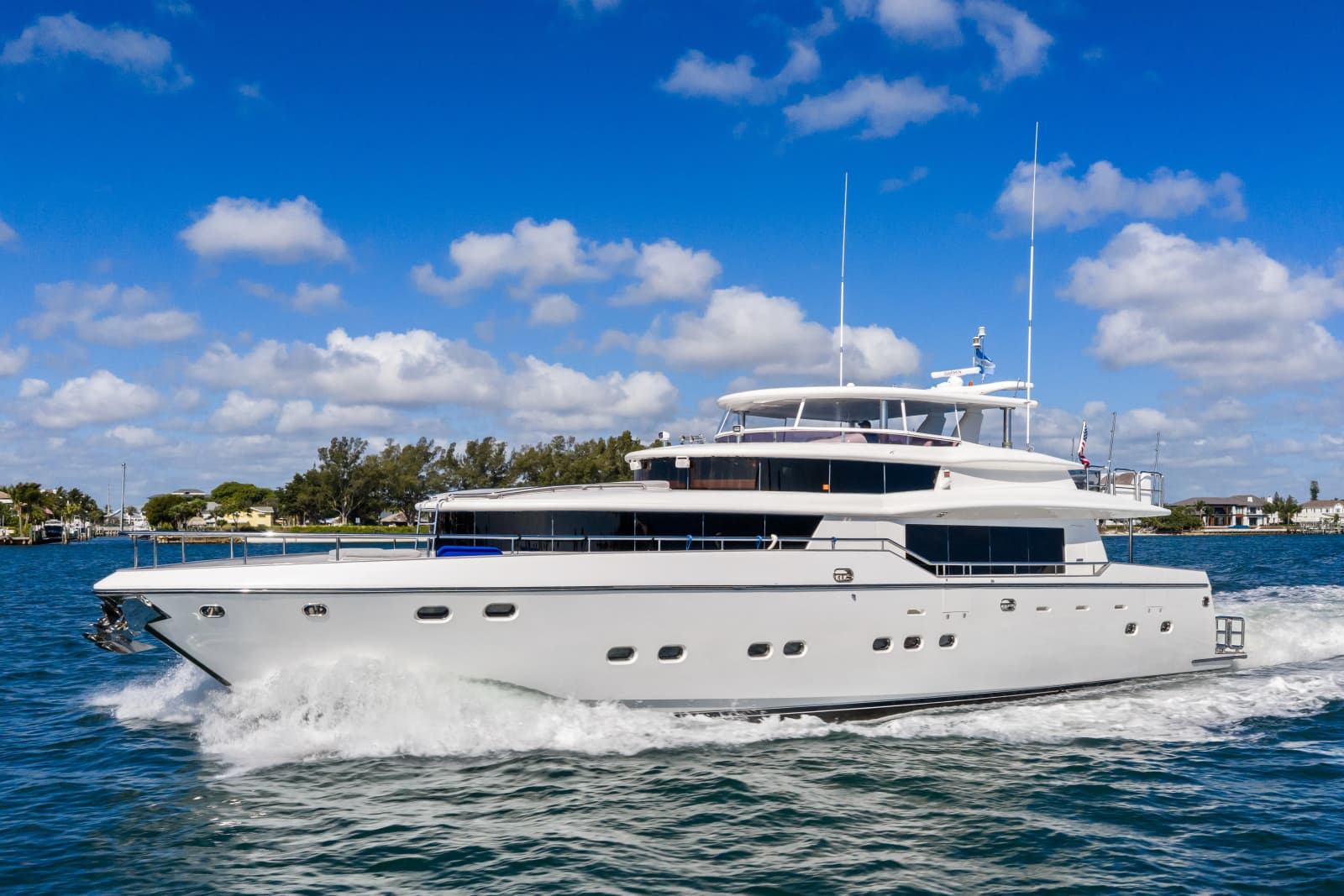 2005 Johnson 87' Motor Yacht - Photo 2