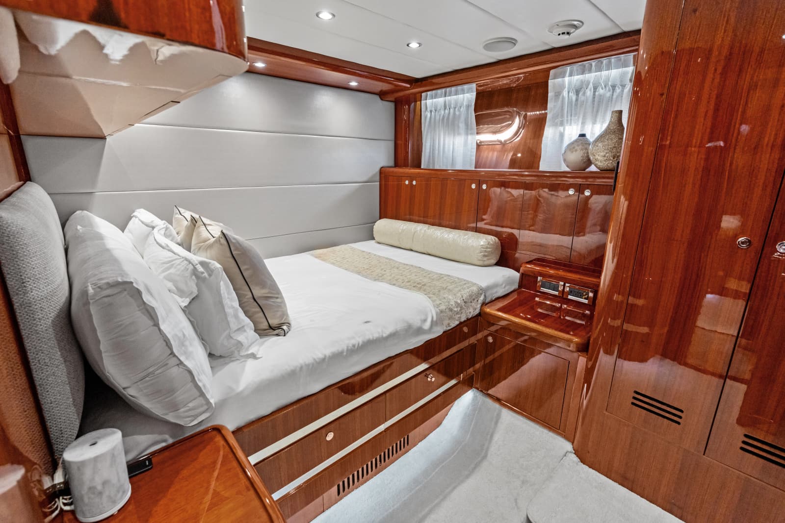 2005 Johnson 87' Motor Yacht - Photo 79