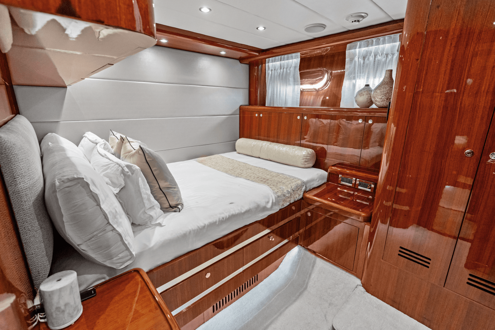 2005 Johnson 87' Motor Yacht - Photo 79