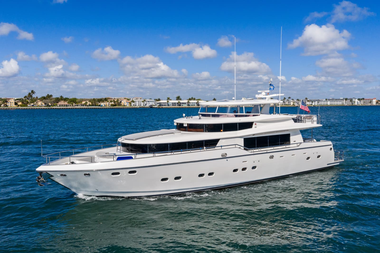 2005 Johnson 87' Motor Yacht - Photo 3