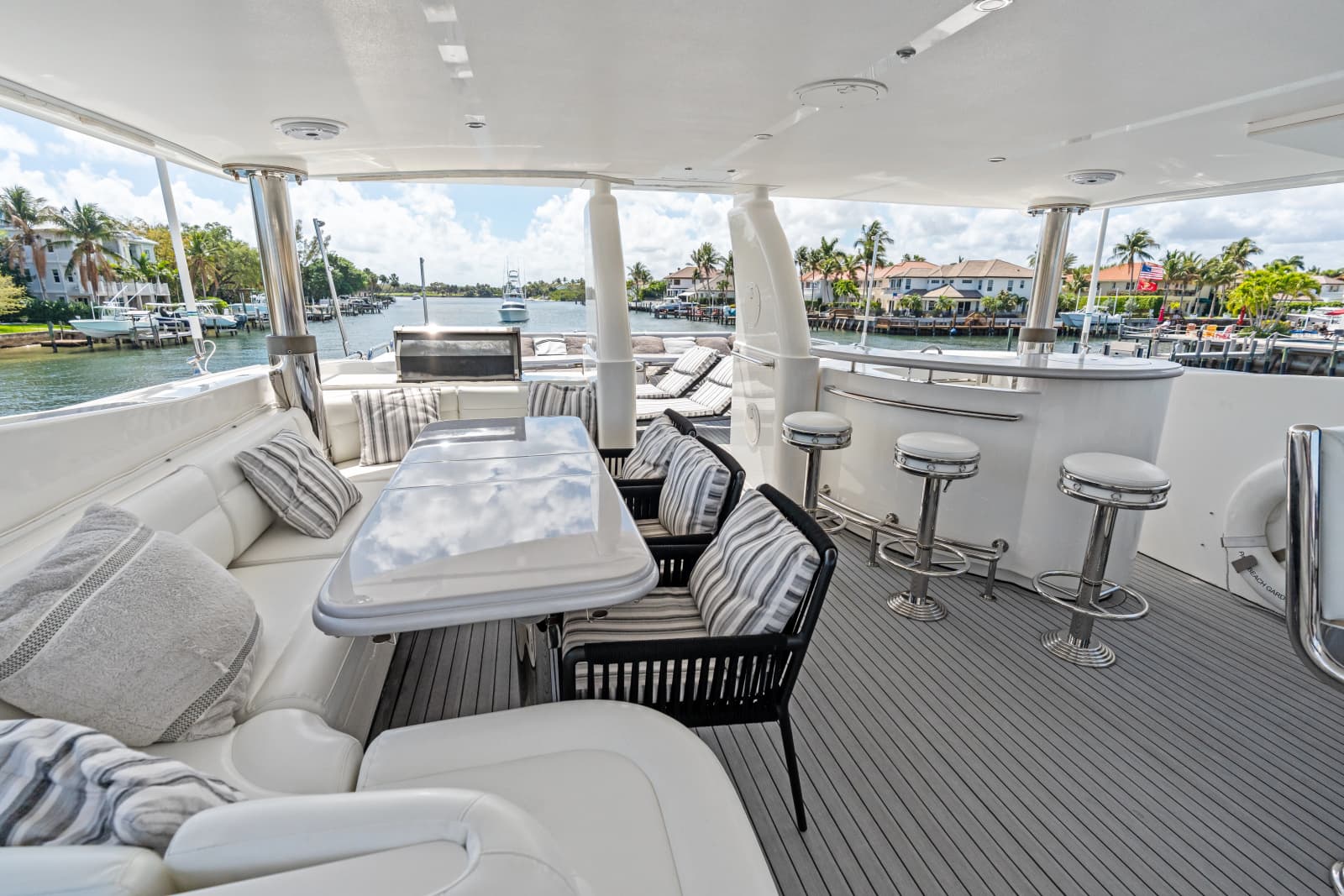 2005 Johnson 87' Motor Yacht - Photo 29