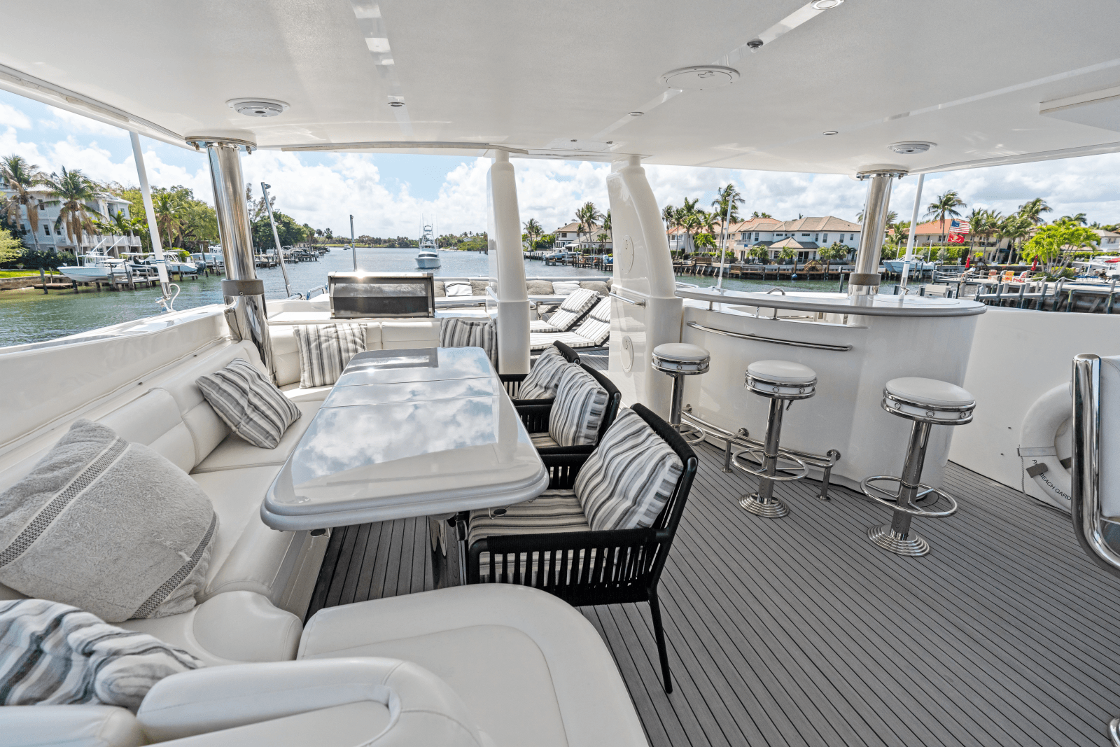 2005 Johnson 87' Motor Yacht - Photo 29