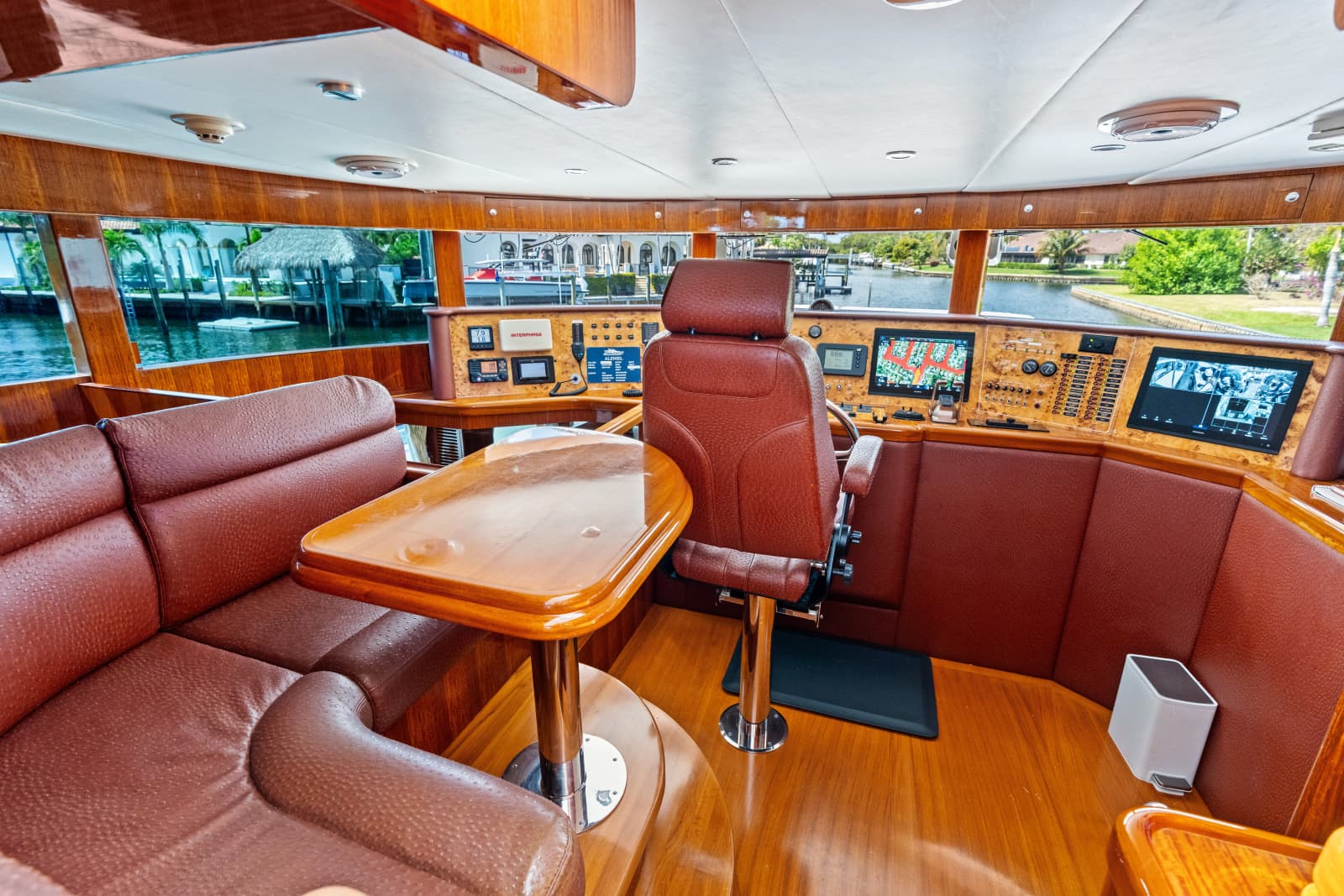 2005 Johnson 87' Motor Yacht - Photo 46