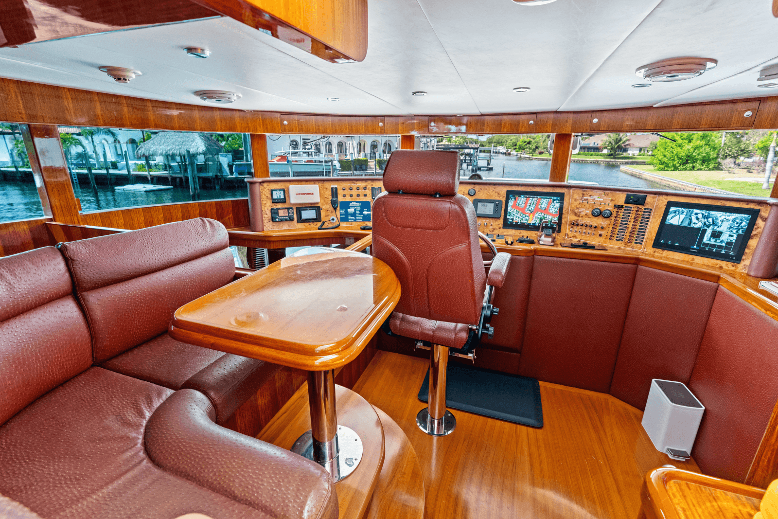 2005 Johnson 87' Motor Yacht - Photo 46