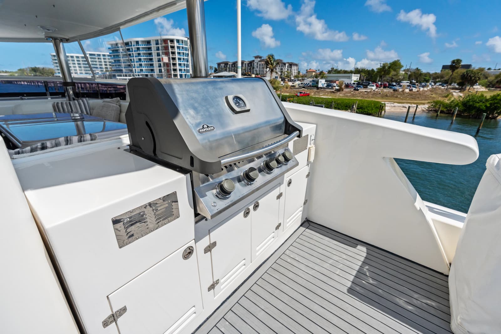 2005 Johnson 87' Motor Yacht - Photo 23