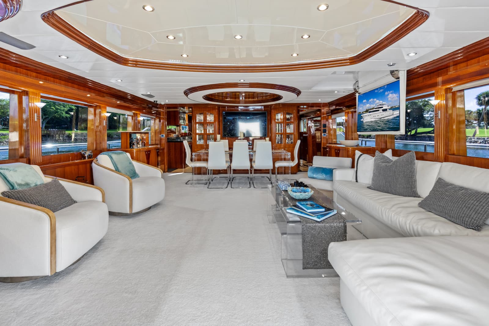 2005 Johnson 87' Motor Yacht - Photo 40