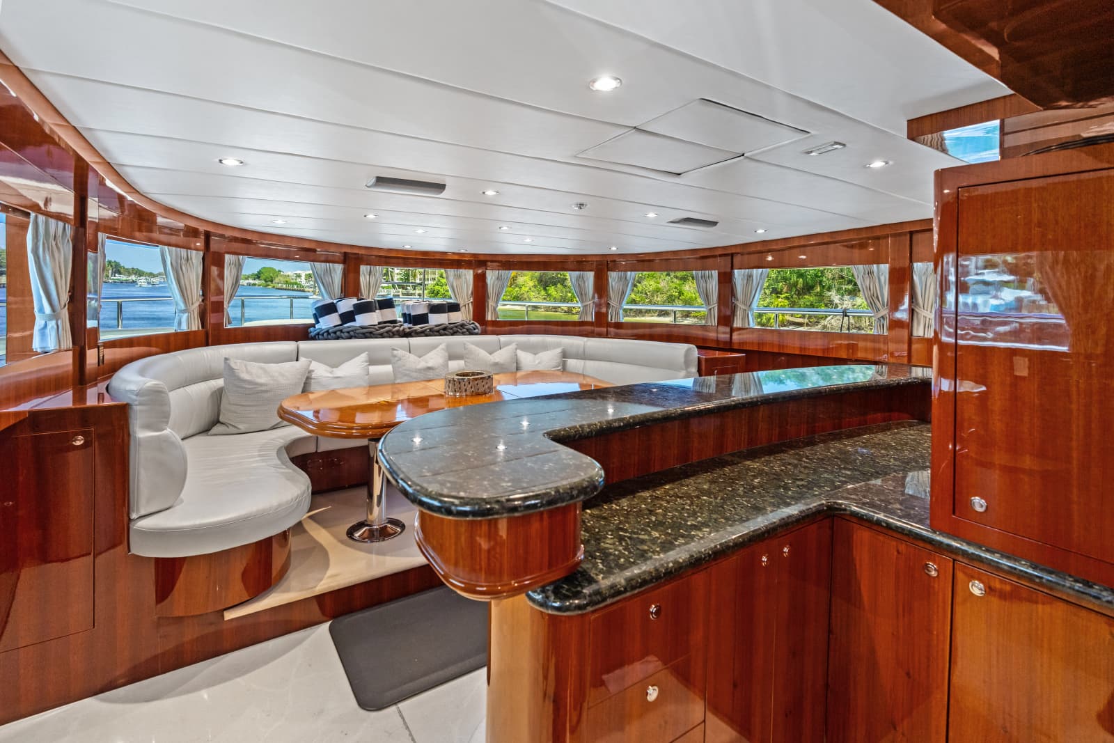 2005 Johnson 87' Motor Yacht - Photo 54