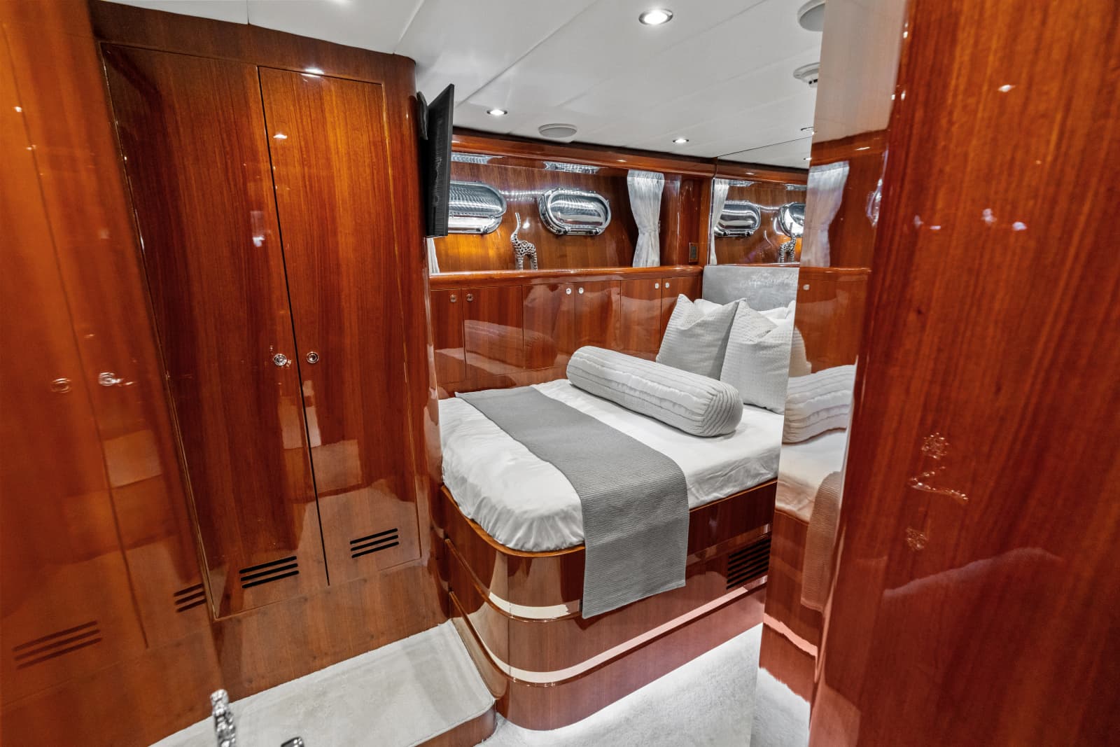 2005 Johnson 87' Motor Yacht - Photo 71