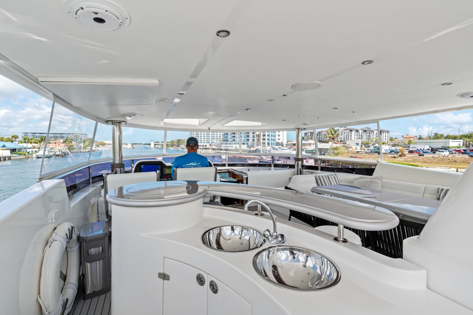 2005 Johnson 87' Motor Yacht - Photo 25